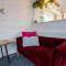 Cozy, Chic, Dairy Cottage near to Beach & Shops- Parking