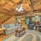 Scenic Creekside Cabin with Wraparound Porch! - هايلاند