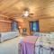 Scenic Creekside Cabin with Wraparound Porch! - هايلاند