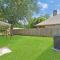 Hidden Gem Safari Home w/ Backyard Near Midtown
