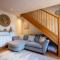 Apple Tree Cottage - Cosy 2 Bed with Deluxe HOT TUB & Log Burner