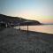 MODERN GROUND FLOOR APARTMENT ON the PEBBLES - Paralía Platánou