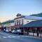 Glamour Mountain Getaway by Casa Oso with views and spa - Oakhurst