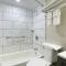 Days Inn by Wyndham Columbus IN - Колумбус