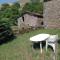 Amplia y cómoda casa de piedra con porche y jardín