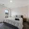 Smiggins Stays - Spacious and Stylish - Thurgoona