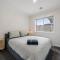 Smiggins Stays - Spacious and Stylish - Thurgoona