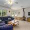 Acorn House - Charming house in green heaven with pool table with lovely backyard
