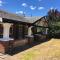 Group house with views of the salt pool and spa - Mitcham