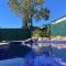 Group house with views of the salt pool and spa - Mitcham