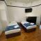 Group house with views of the salt pool and spa - Mitcham