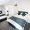 Modern House Sleeps 18 or Perfect for Large Family.