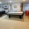 O9 NEW Renovated Bretton Woods slopeside condo with 2 living rooms foosball air hockey