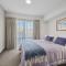 Misty Lakes - Lakefront Apartment