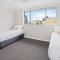 Hive Hotel, Moruya