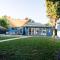 Le Bleu House - Newly Designed 3BR HOUSE & POOL by Topanga - Los Angeles