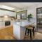 Modern Beach House -Log Fire ,Wineries, Hot Springs and Golf