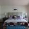 Kathys Cabin, King Bed, Hot Tub, Near-NAU & Downtown attractions, Perfect Year-Round Mountain Getaway