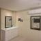 Kandi Resort-type Spacious 1 BR with Netflix and free Housekeeping - Анхелес
