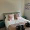 Beautiful 4 Double Bedroom House in Poole with Hot tub, near Sandbanks