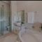 Beachfront 3-bedroom with Robben Island views - 开普敦