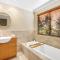 Mudjimba Escape-pet friendly, luxury villa w/ pool