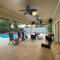 MAGNITO Mini-Mansion at IAH with pool & gym - همبل