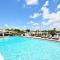 Room 127 - Waterfront, Heated Pool, Huge TV, Tiki Bar & Grill - Sarasota