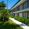 Room 127 - Waterfront, Heated Pool, Huge TV, Tiki Bar & Grill - Sarasota