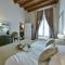 Boccaccio elegant apartment in Oltrarno