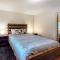 Peregrine Palace - Big Bear Lake