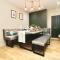 XxHot TubxX 4Bed semi, sleeps 8, 2 bathrooms