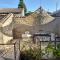 Maison de village avec cour intérieure et terrasse