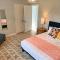 HoneyHomes Hackler Golf Course Home with Amenities