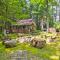 Secluded and Quiet Pocono Mountain Cabin with Hot Tub! - Kunkletown