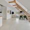 Sunny 1st floor apartment
