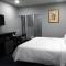 Americas Best Value Inn and Suites Bush International Airport - همبل