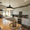 Brofallen- Spacious pet friendly bungalow with amazing coastal views