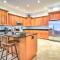 Sunny Sarasota Abode with Yard about 1 Mi to Dtwn! - ساراسوتا