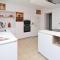 Amazing Home In Nîmes - 尼姆