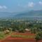 SaffronStays Niramay, Torna-Rajgad - rustic pool villa with a gazebo and great forest views - Mārg Āsni