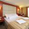 Julian Club Hotel