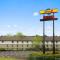 Super 8 by Wyndham Portland Airport - بورتلاند