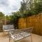 4 bedroom house with Garden, Parking & 3 mins Walking Distance from Train Station