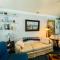 1 mile to Fort Sill! The CaroleBelle Cottage sleeps 8 with hottub,grills,firepit