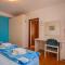 Rooms with a parking space Cres - 2512