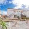 Apartments with a parking space Necujam, Solta - 5178