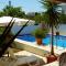 Family friendly apartments with a swimming pool Maslinica, Solta - 5180 - Maslinica