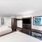 Holiday Inn Express & Suites Baton Rouge East by IHG