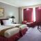 Surabaya Suites Hotel Powered by Archipelago